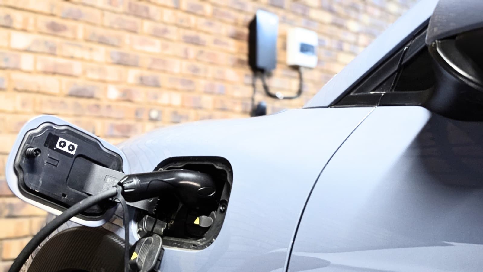 Type 2 plug connected to an EV charge port